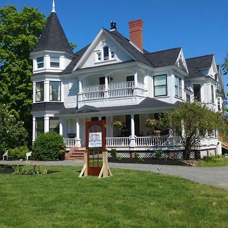 By The River B&B Fredericton Ngoại thất bức ảnh