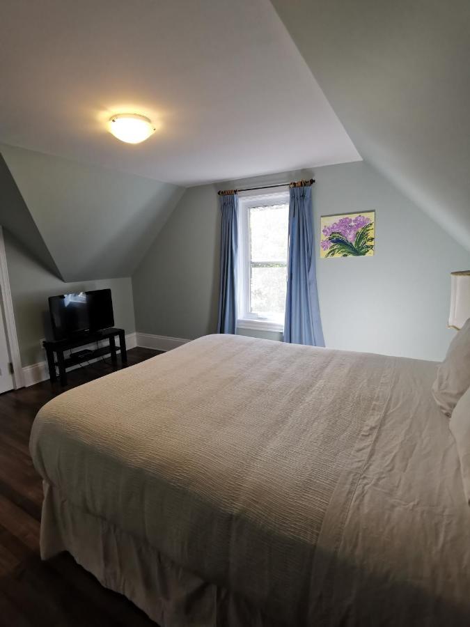 By The River B&B Fredericton Ngoại thất bức ảnh
