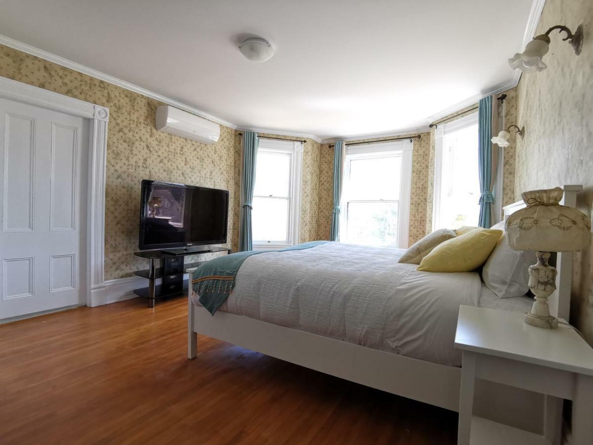 By The River B&B Fredericton Ngoại thất bức ảnh