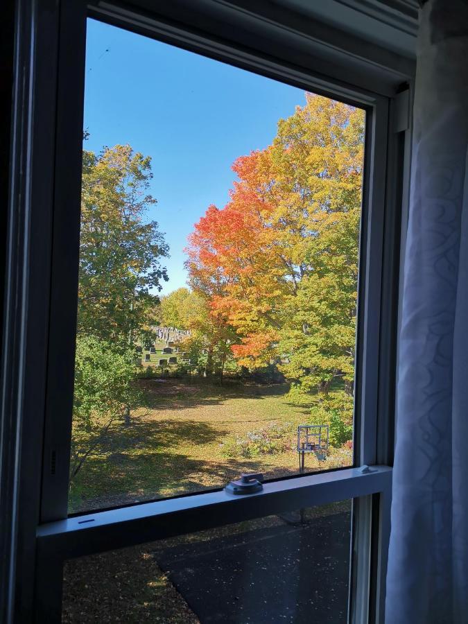 By The River B&B Fredericton Ngoại thất bức ảnh